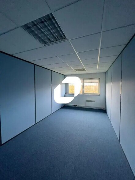 Office in Flers-en-Escrebieux for lease - Building Photo - Image 3 of 8