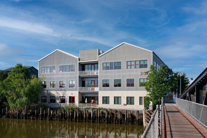 201 1st St, Petaluma, CA for lease - Building Photo - Image 1 of 7