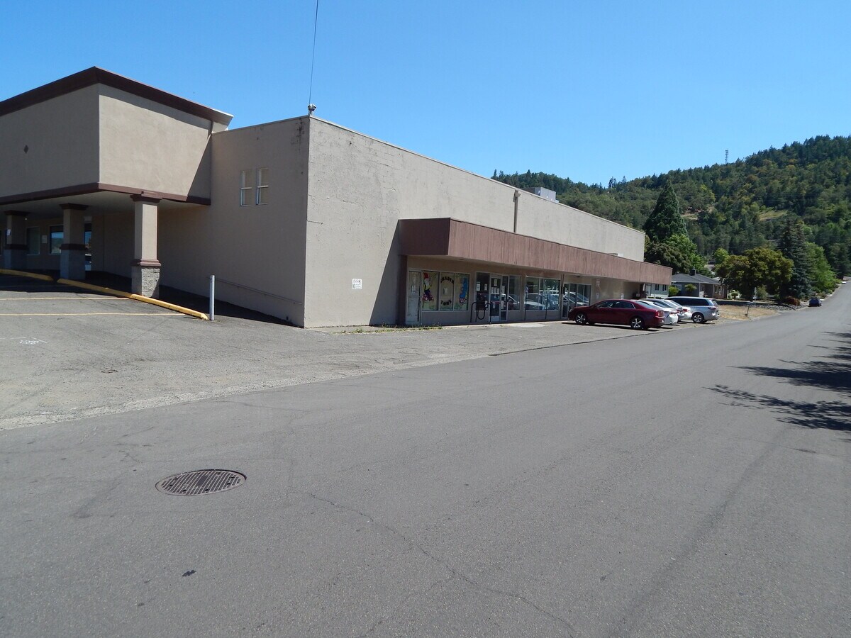 2455 W Harvard Ave, Roseburg, OR 97471