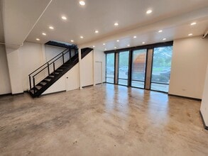 511 W Division St, Chicago, IL for lease Interior Photo- Image 2 of 7