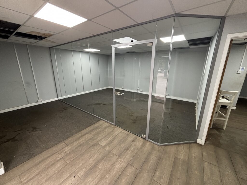 Hazel Rd, Southampton for lease Interior Photo- Image 1 of 6