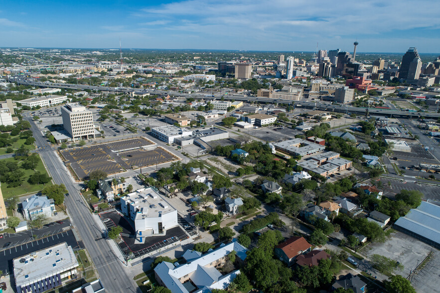 222 W Cypress St, San Antonio, TX for lease - Building Photo - Image 3 of 35