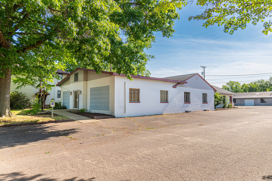 100 Elizabeth St, Newcomerstown, OH for sale - Primary Photo - Image 1 of 1