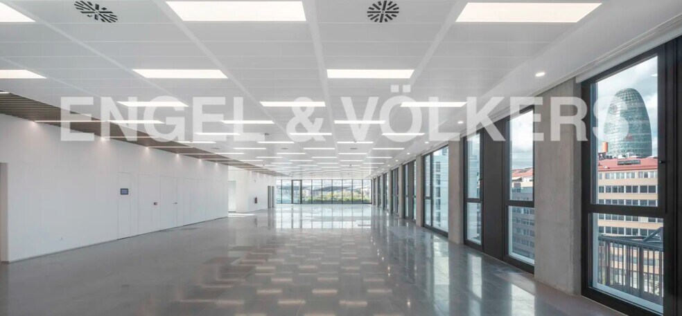 Carrer de Tànger, 34, Barcelona, Barcelona for lease - Building Photo - Image 2 of 6