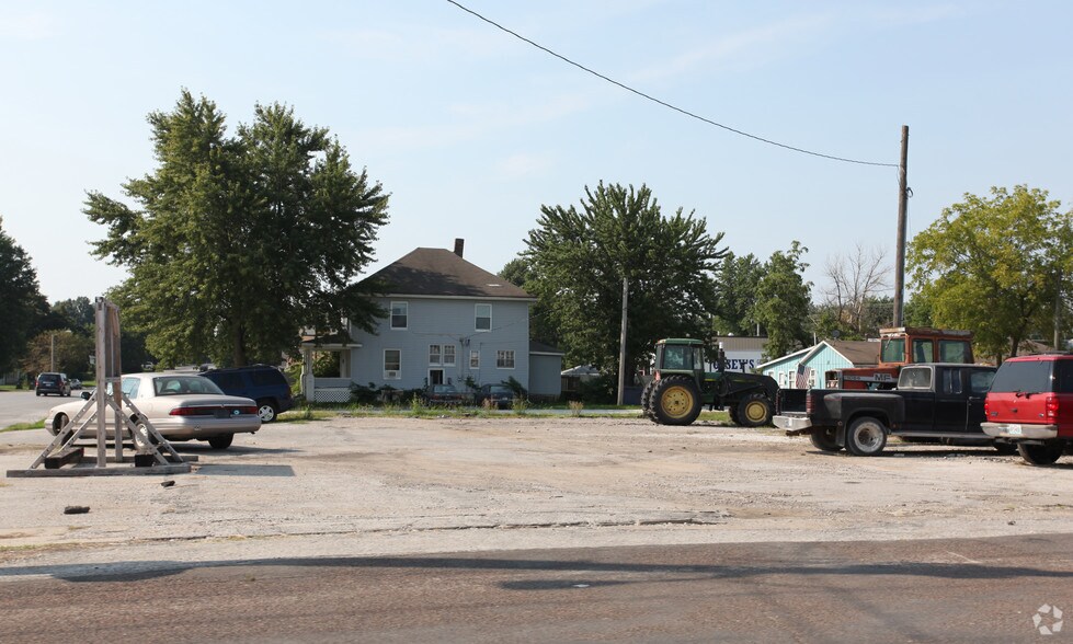 301 S 2nd St, Odessa, MO 64076