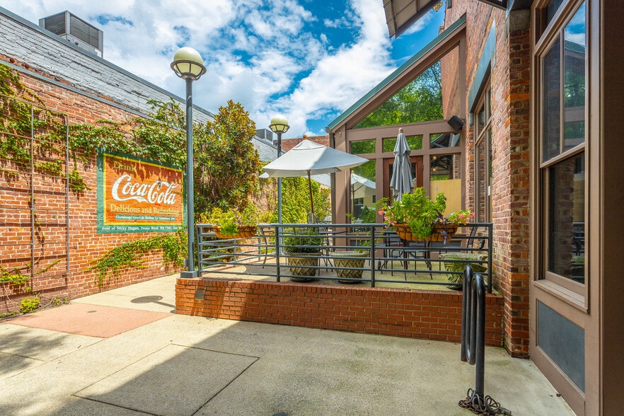 420 Broad St, Chattanooga, TN for lease - Building Photo - Image 2 of 22