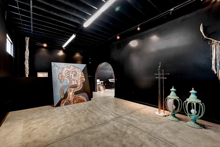 3717 W Jefferson Blvd, Los Angeles, CA for lease - Building Photo - Image 3 of 8