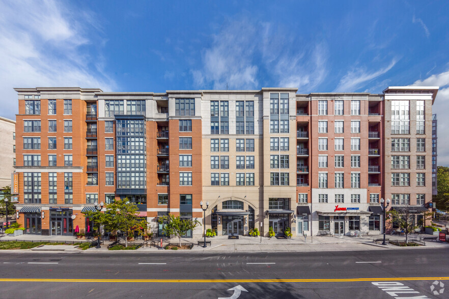 2301 Columbia Pike, Arlington, VA for lease - Building Photo - Image 2 of 8