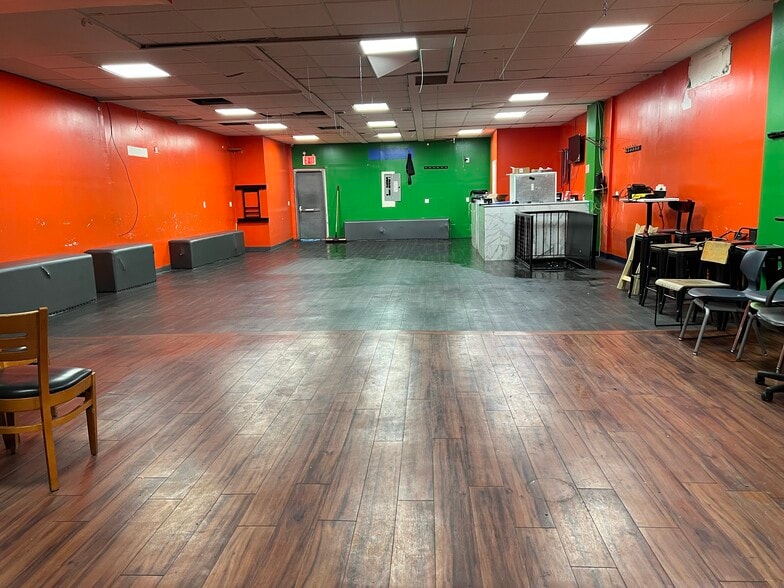 3845-3847 Tenth Ave, New York, NY for lease - Building Photo - Image 2 of 2