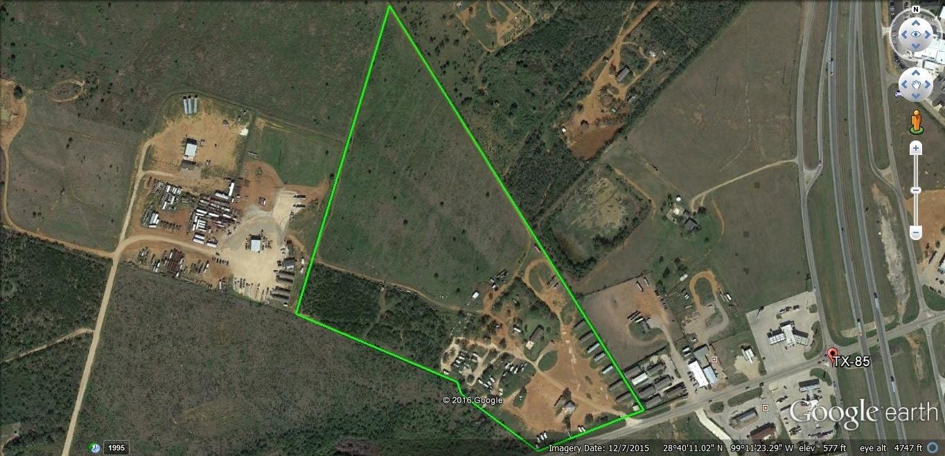 1160 Highway 85, Dilley, TX 78017