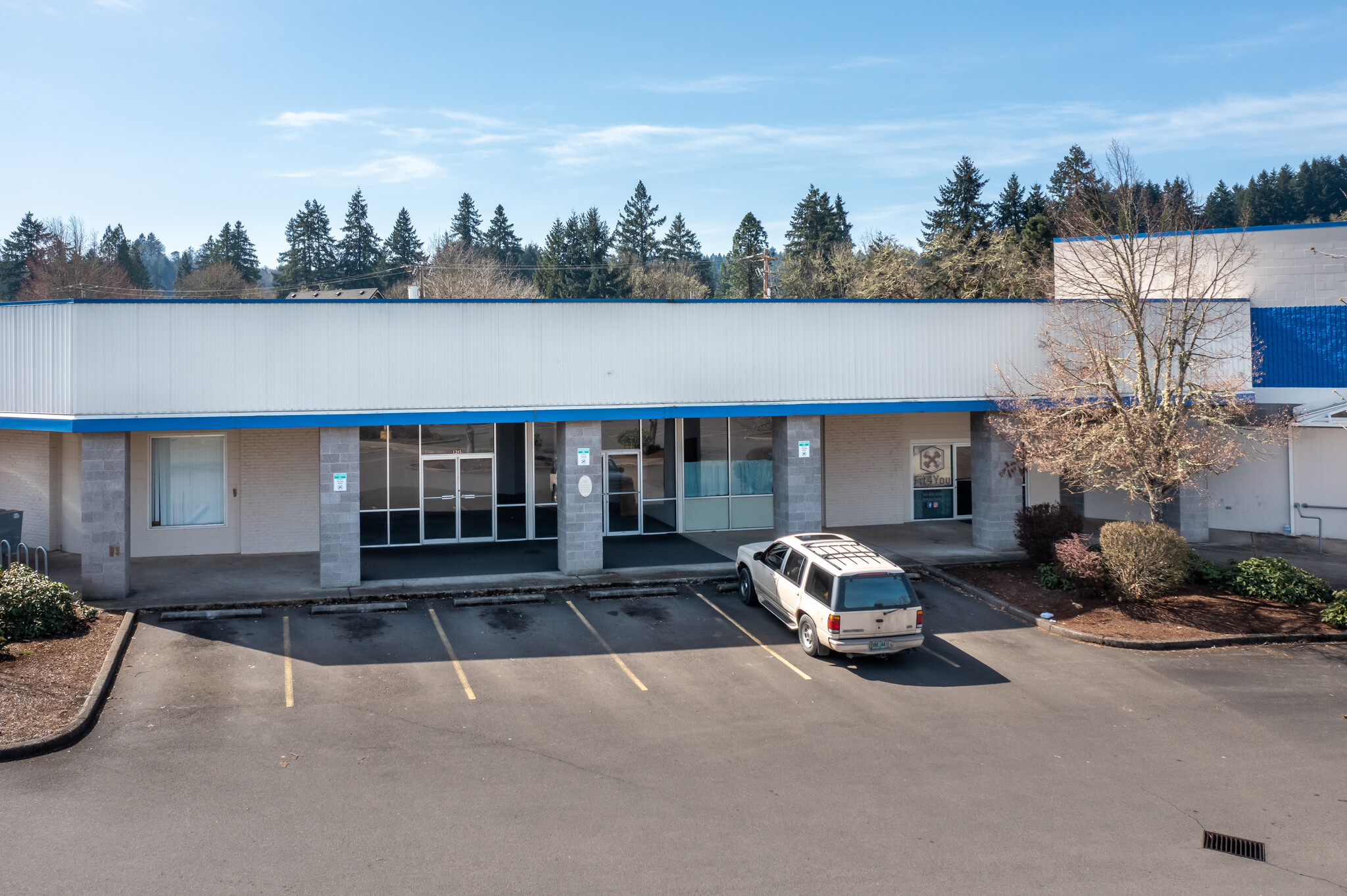 1137 N Pacific Hwy, Cottage Grove, OR for lease Building Photo- Image 1 of 1