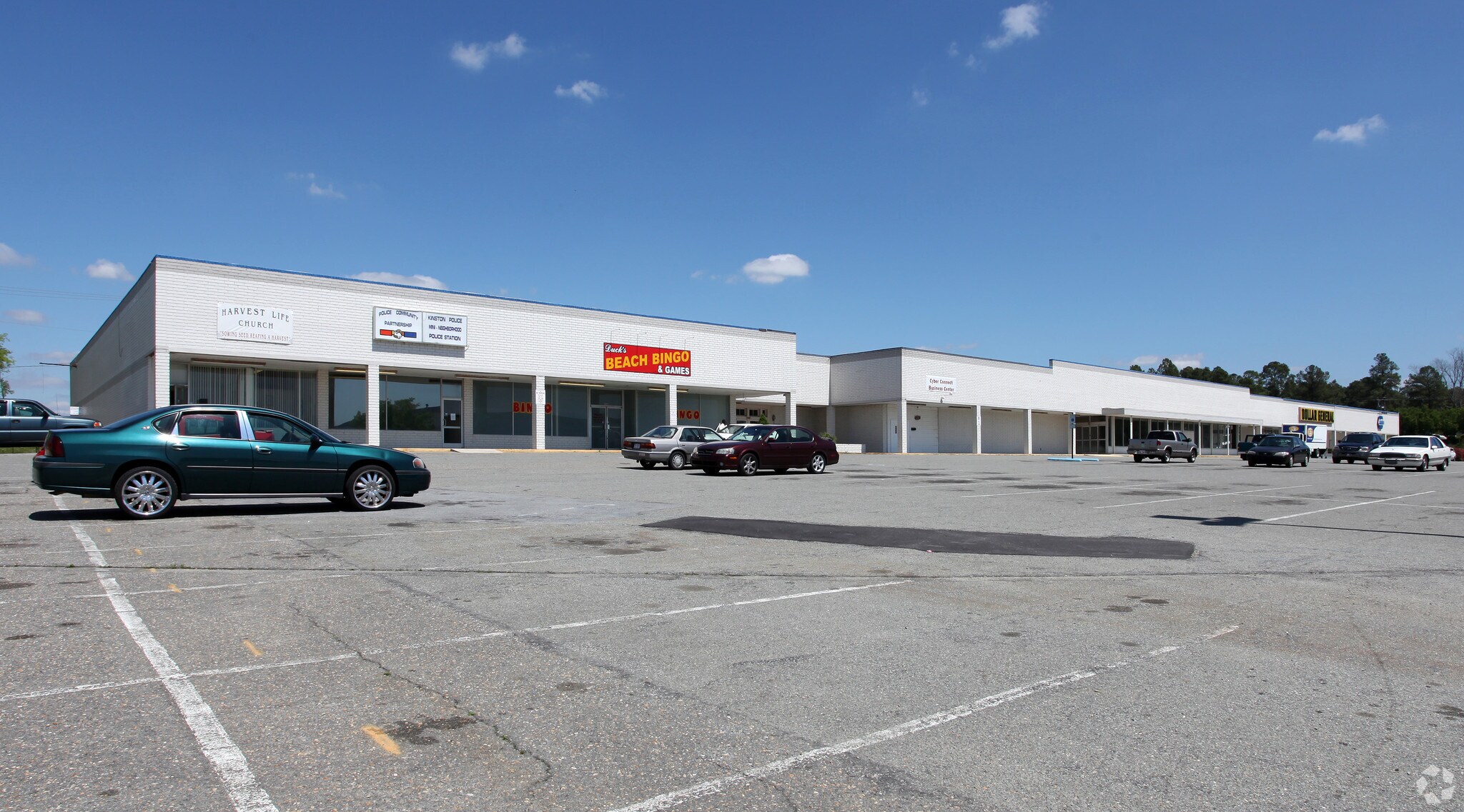 800 Hardee Rd, Kinston, NC 28504 Vernon Park Mall