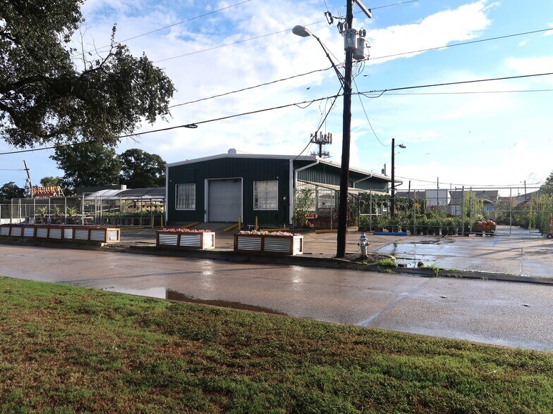 4511 Clearview Pky, Metairie, LA for sale - Building Photo - Image 2 of 17