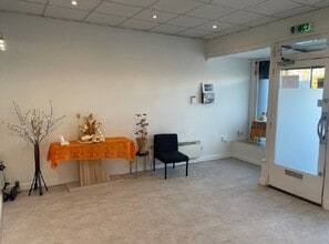 857 Honeypot Ln, Stanmore for lease Interior Photo- Image 1 of 1