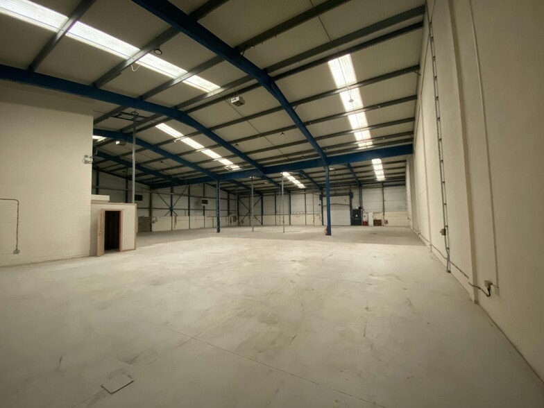 1-3 Langlands Pl, East Kilbride for lease - Interior Photo - Image 3 of 12