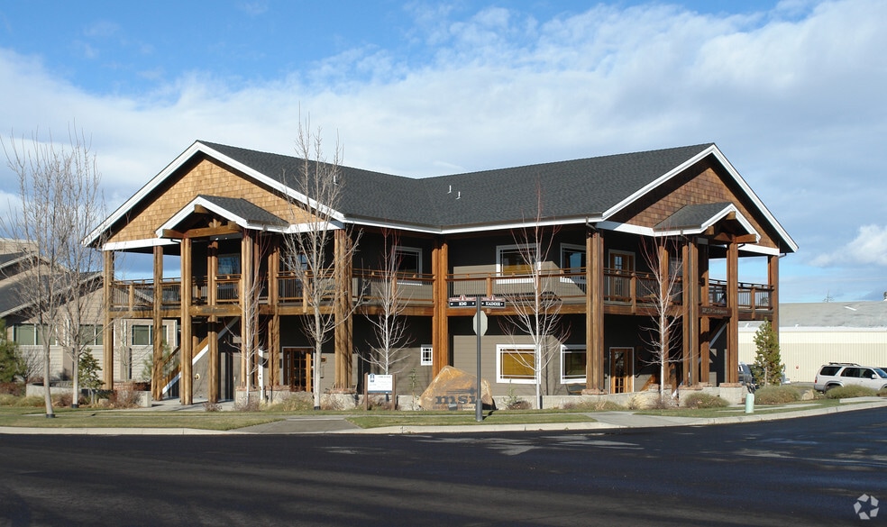 225 SW Scalehouse Loop, Bend, OR for lease - Primary Photo - Image 1 of 10