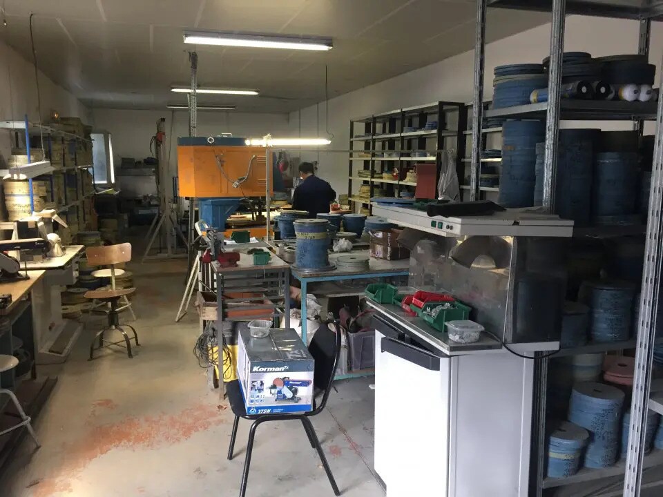 Flex in Vitrolles for lease Interior Photo- Image 1 of 5