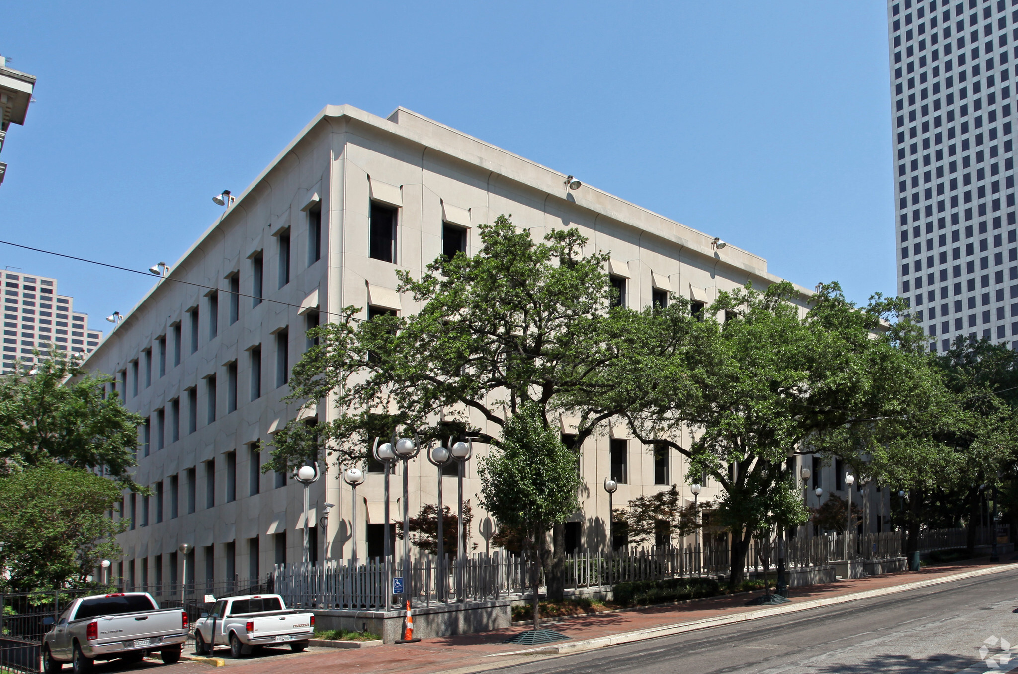 525 St. Charles Ave, New Orleans, LA for lease Primary Photo- Image 1 of 6