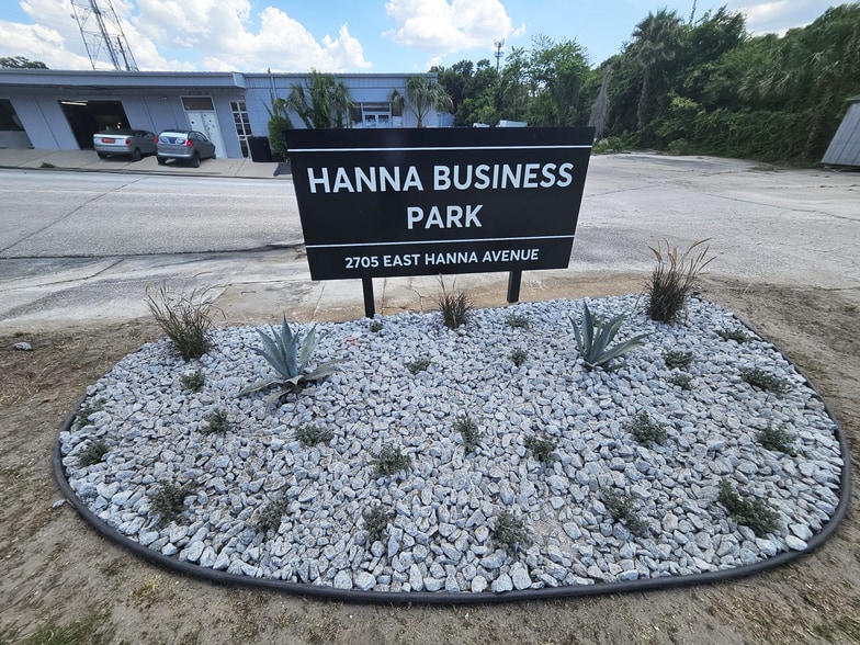 2705 E Hanna Ave, Tampa, FL for lease - Building Photo - Image 3 of 8