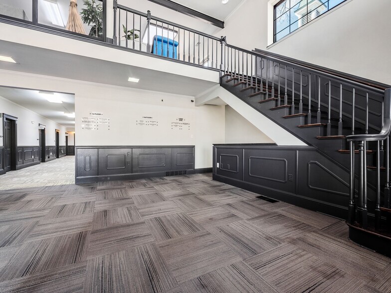 1015 E Broad St, Columbus, OH for sale - Building Photo - Image 3 of 20