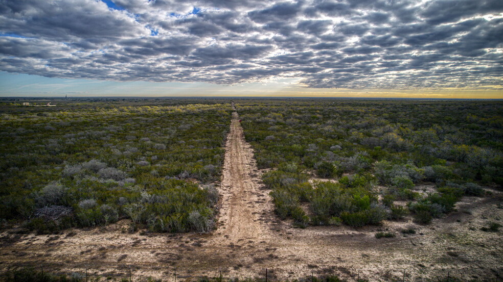 County Road 422, Pleasanton, TX for sale - Building Photo - Image 3 of 26