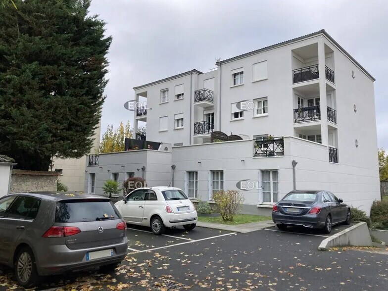 Flex in Saint-Maur-des-Fossés for sale - Building Photo - Image 2 of 11