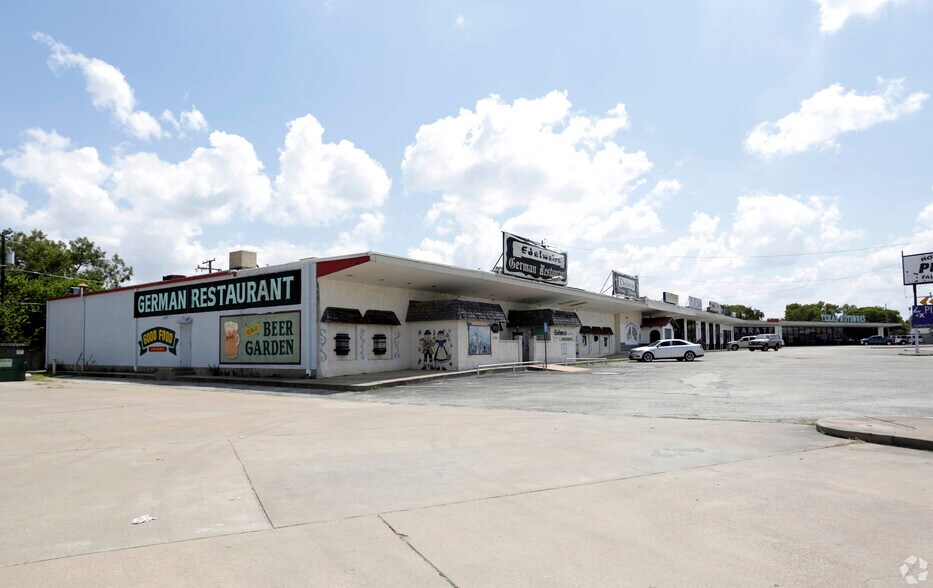 7201 Camp Bowie Blvd, Fort Worth, TX for lease - Building Photo - Image 2 of 12