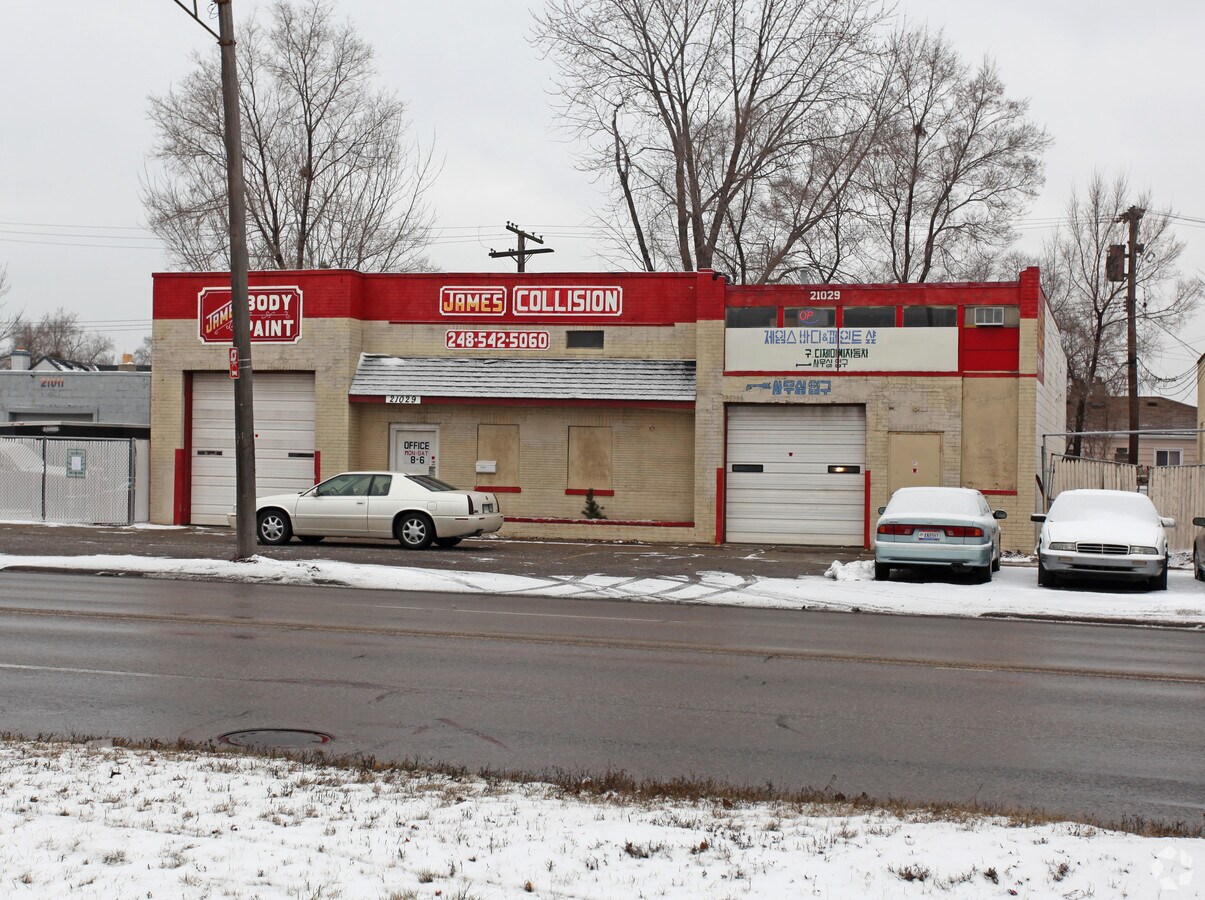 21029 Dequindre Rd, Hazel Park, MI 48030