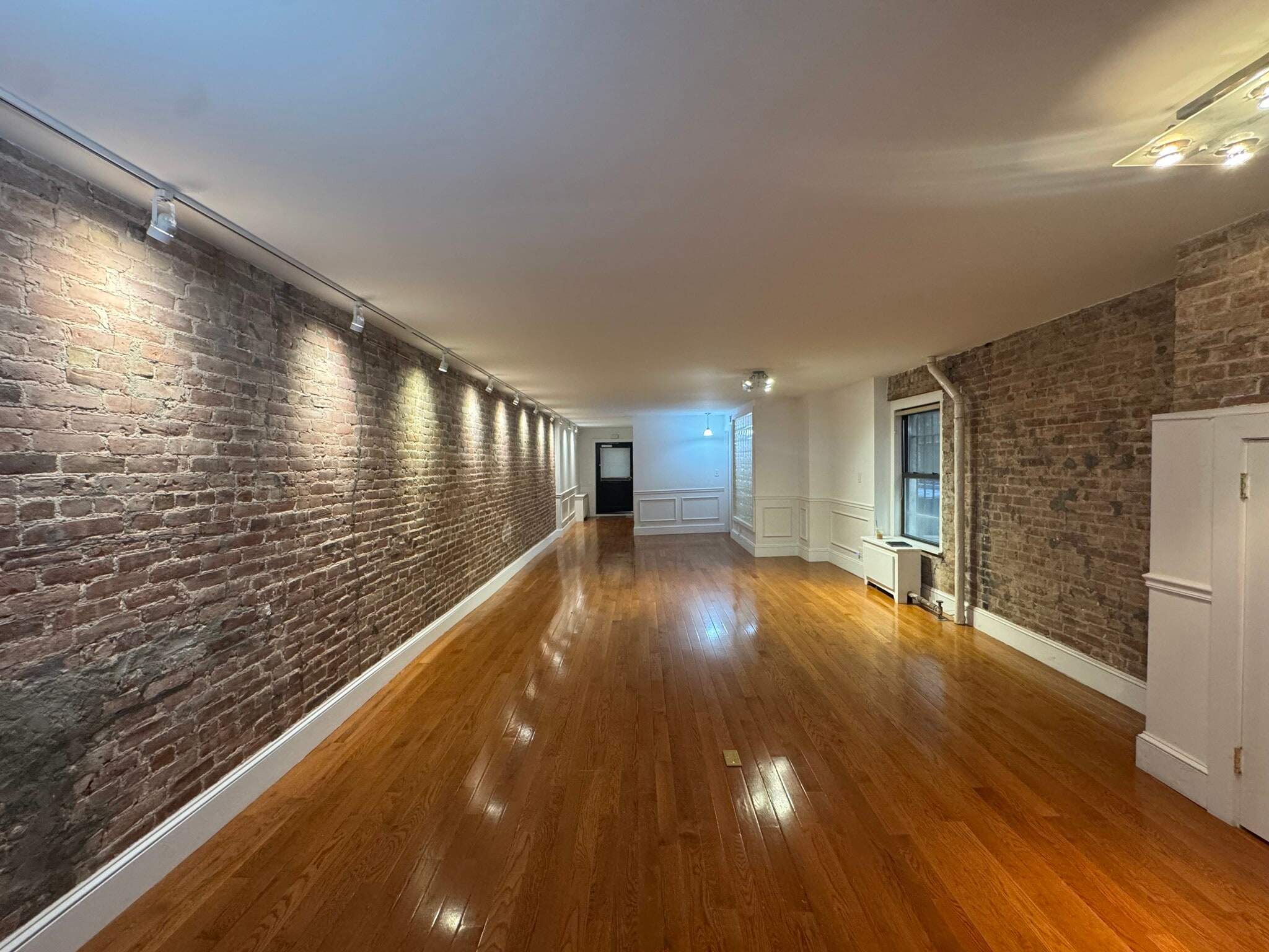 111 E 62nd St, New York, NY for lease Interior Photo- Image 1 of 4