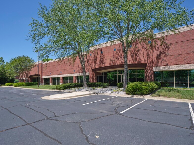 4000 Johns Creek Ct, Suwanee, GA for lease - Building Photo - Image 1 of 13