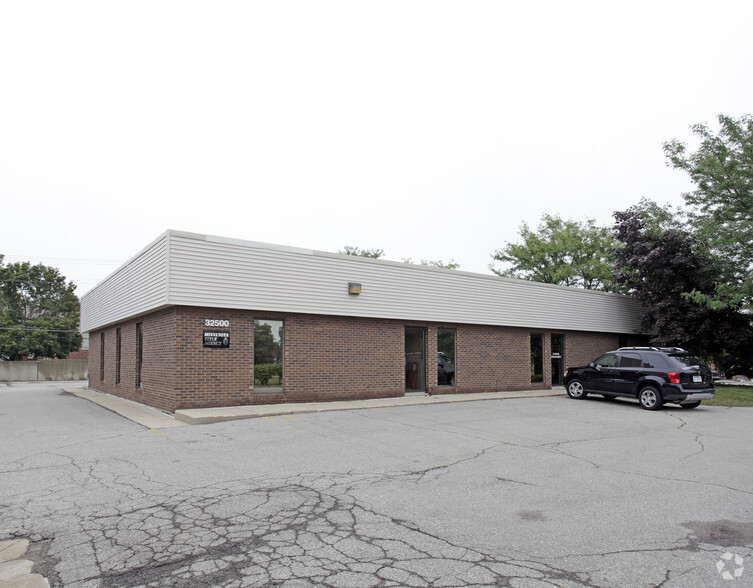 32500 Schoolcraft Rd, Livonia, MI for sale - Primary Photo - Image 1 of 2