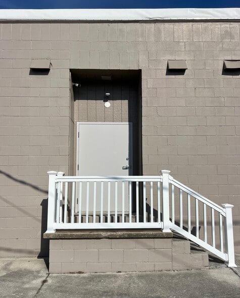 1305 Arendell, Morehead City, NC for lease - Building Photo - Image 1 of 7