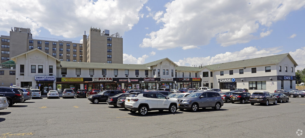 754-778 Manor Rd, Staten Island, NY for lease - Building Photo - Image 2 of 7