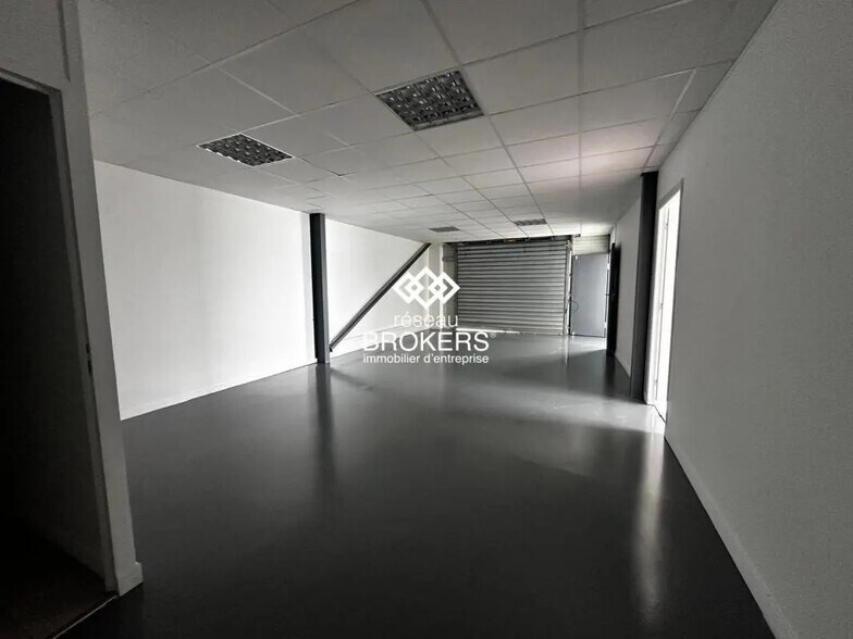 Flex in Vendres for lease - Interior Photo - Image 3 of 4