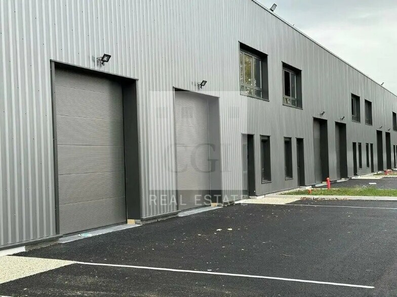 Flex in Bourgoin-Jallieu for lease - Building Photo - Image 3 of 26