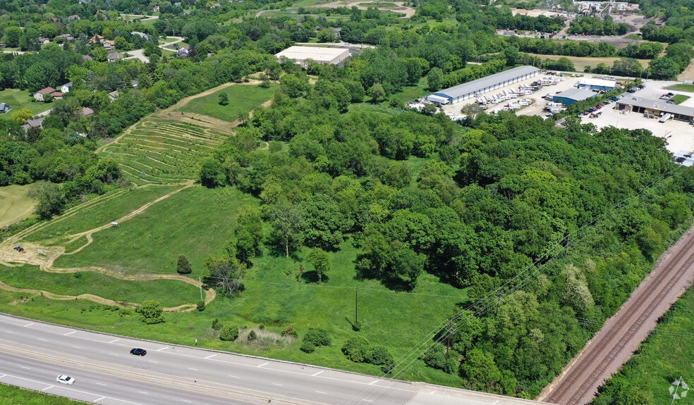 7005 Sands Rd, Crystal Lake, IL for sale - Building Photo - Image 1 of 1