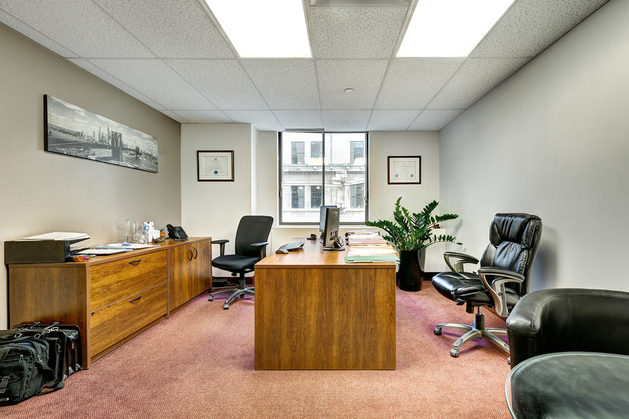 1255 Boul Robert-Bourassa, Montréal, QC for lease - Interior Photo - Image 3 of 12