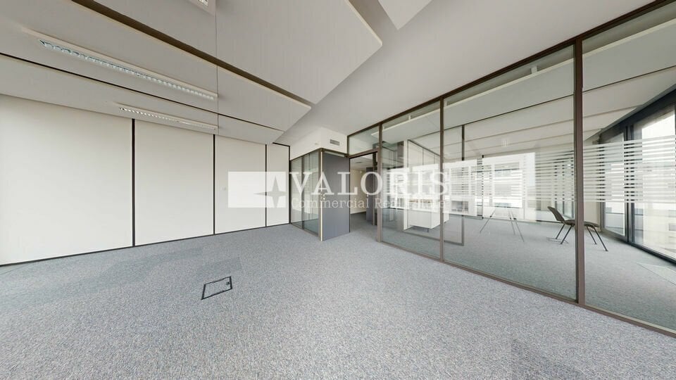 8 Rue Maurice Moissonnier, Vaulx-en-Velin for lease Interior Photo- Image 1 of 7