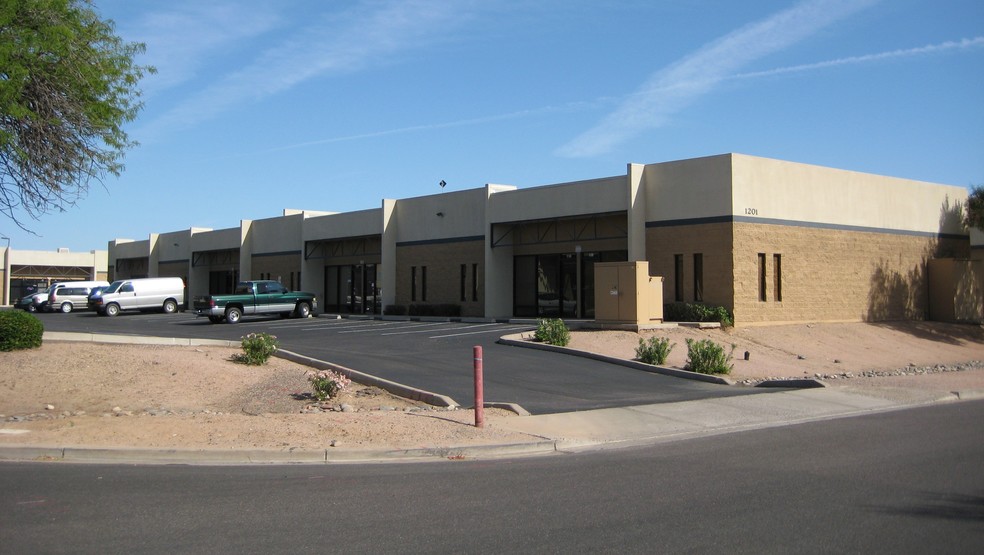 1201 N 54th Ave, Phoenix, AZ for lease - Primary Photo - Image 1 of 6