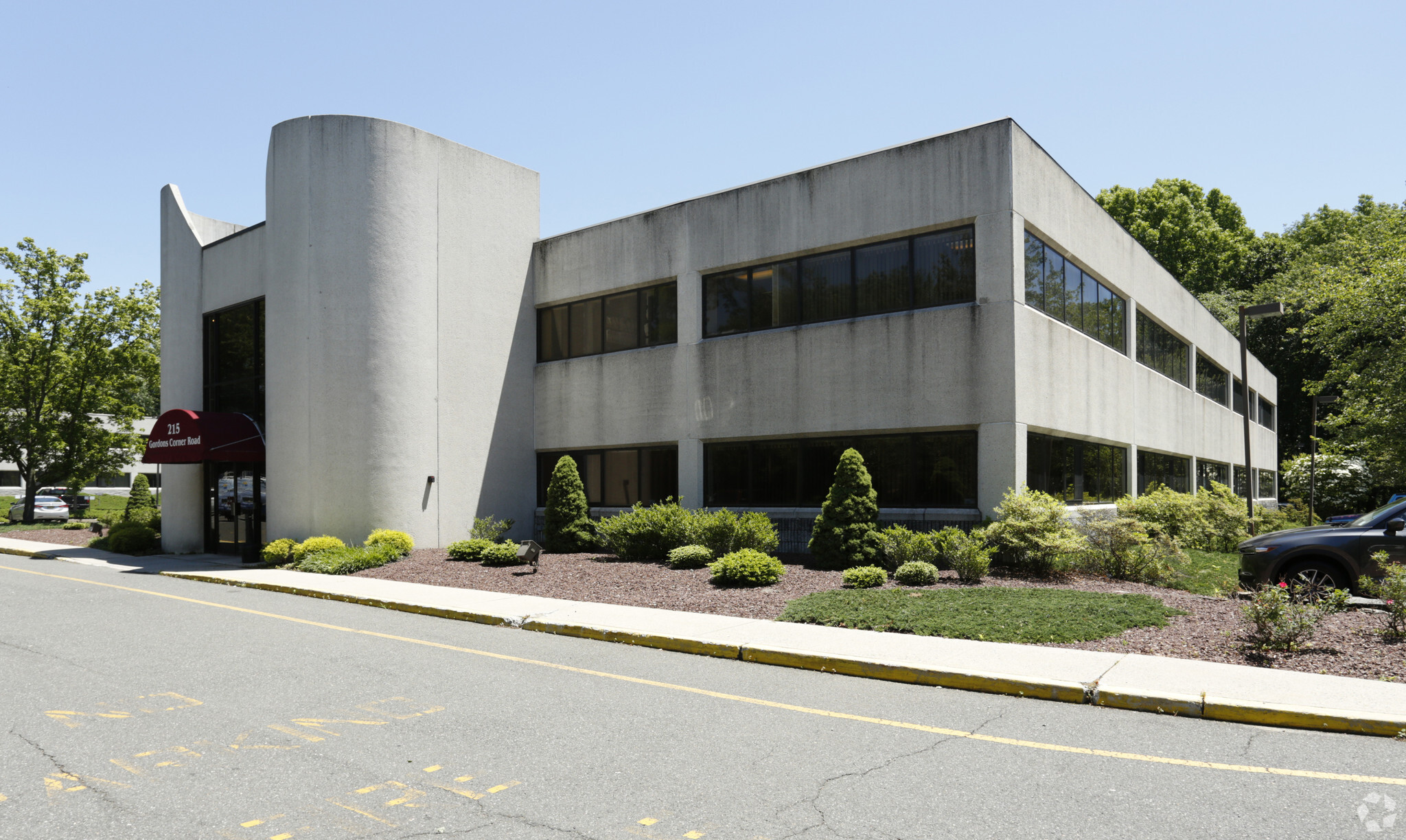 215 Gordons Corner Rd, Manalapan, NJ for lease Building Photo- Image 1 of 5