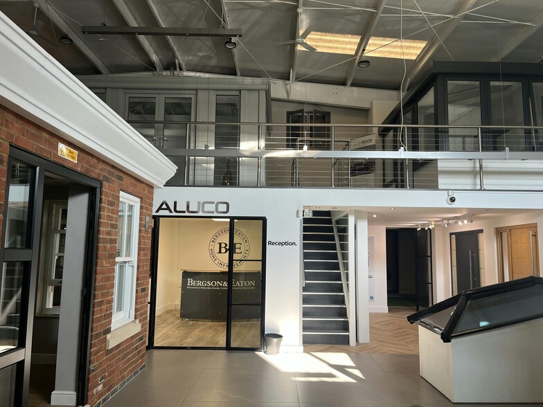 4-12 Kempson Clos, Aylesbury for lease - Building Photo - Image 2 of 16