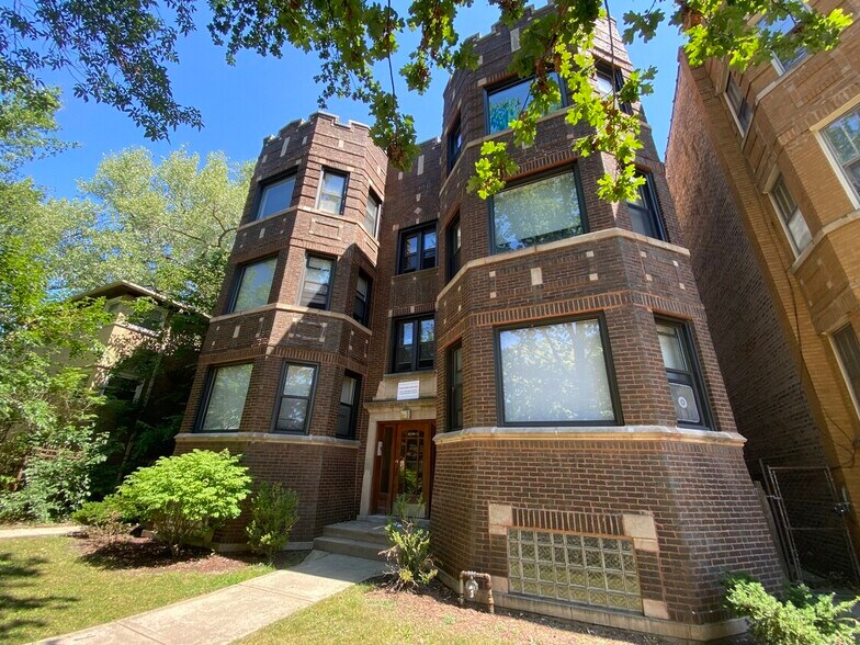 8109 S Colfax Ave, Chicago, IL 60617