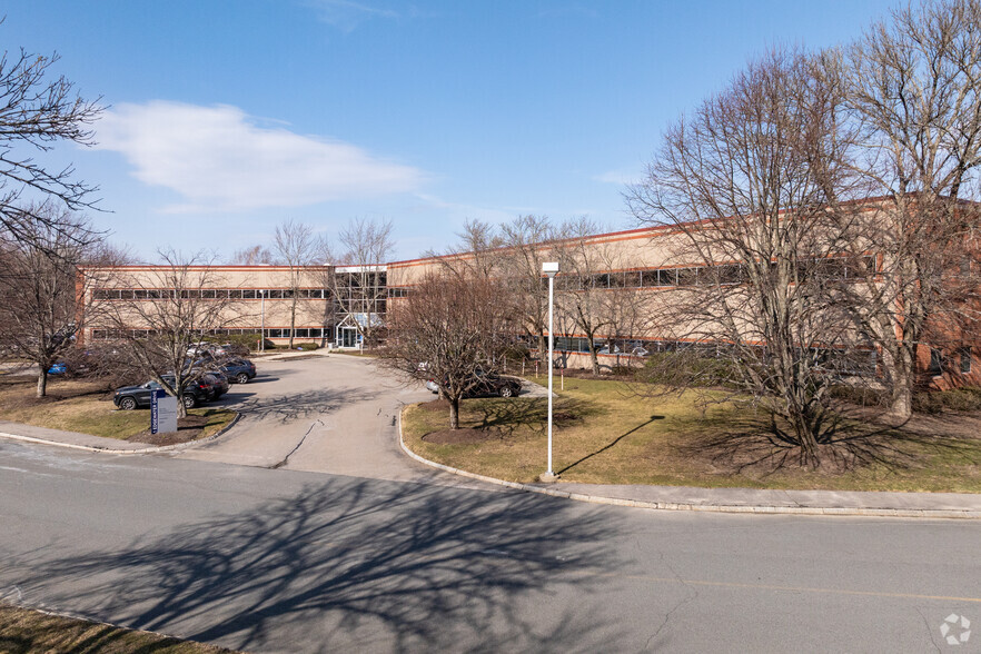 1 Edgewater Dr, Norwood, MA for lease - Primary Photo - Image 1 of 4