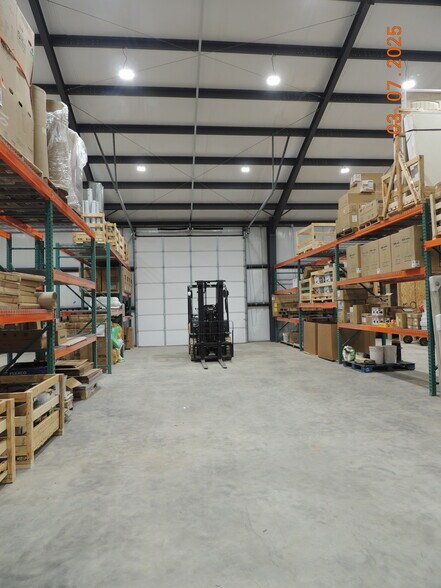 2307 Wade Cir S, Conroe, TX for sale - Interior Photo - Image 3 of 6