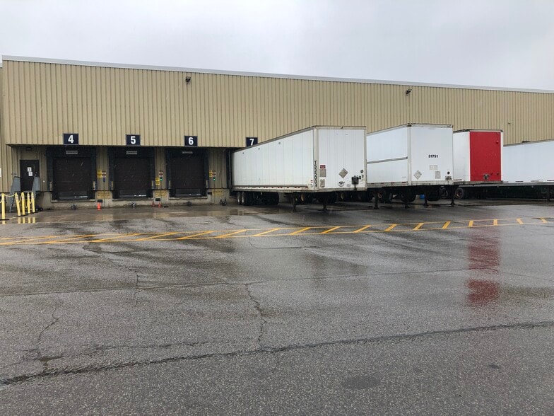 100 Alfred Kuehne Blvd, Brampton, ON for lease - Building Photo - Image 2 of 9