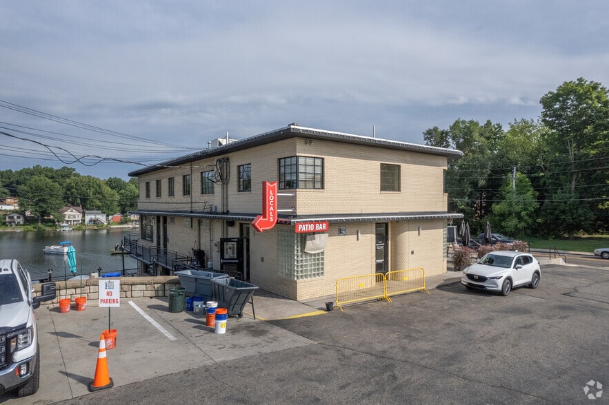 530 Portage Lakes Dr, Akron, OH for sale - Building Photo - Image 3 of 7