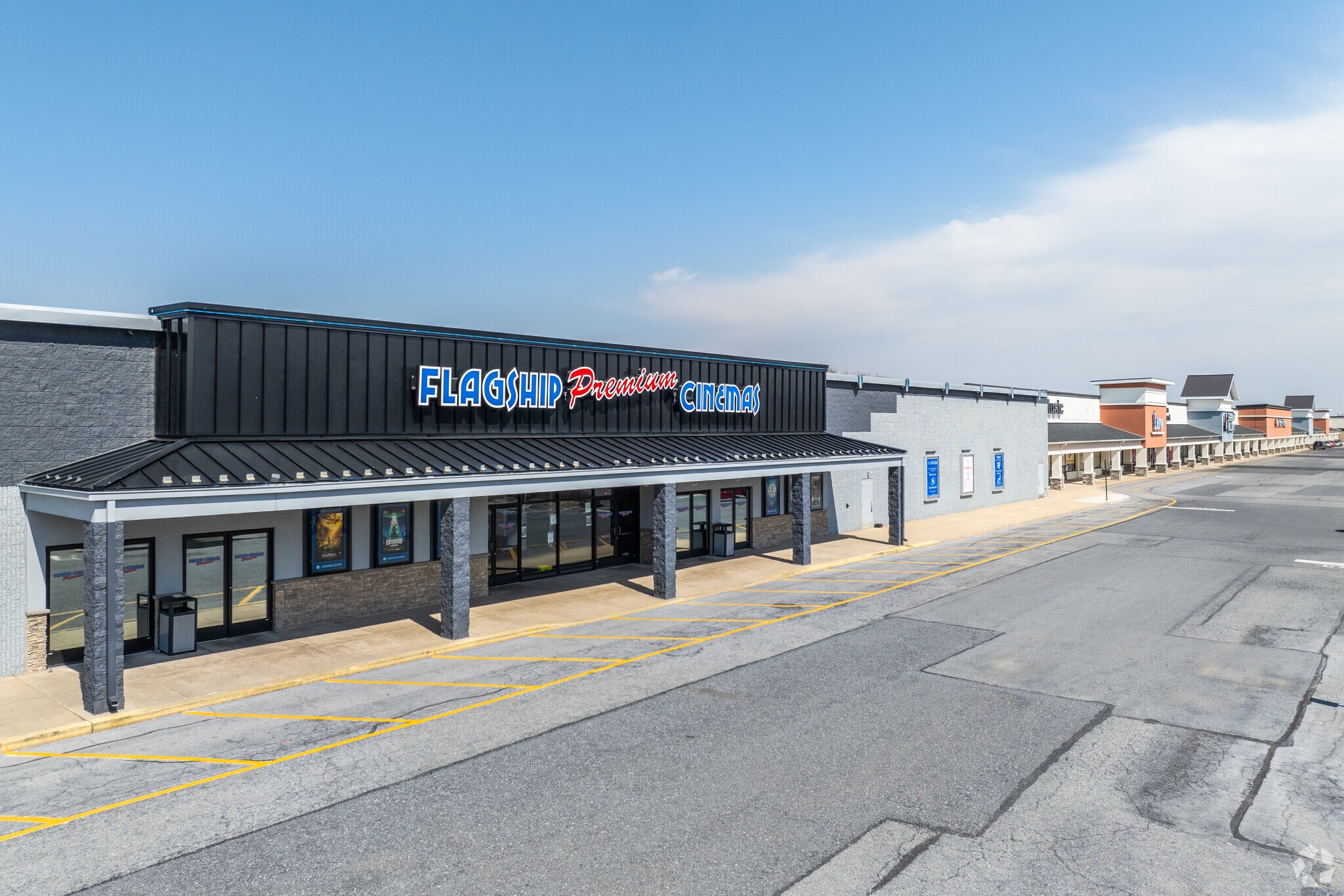 2-22 N Londonderry Sq, Palmyra, PA for lease Building Photo- Image 1 of 9