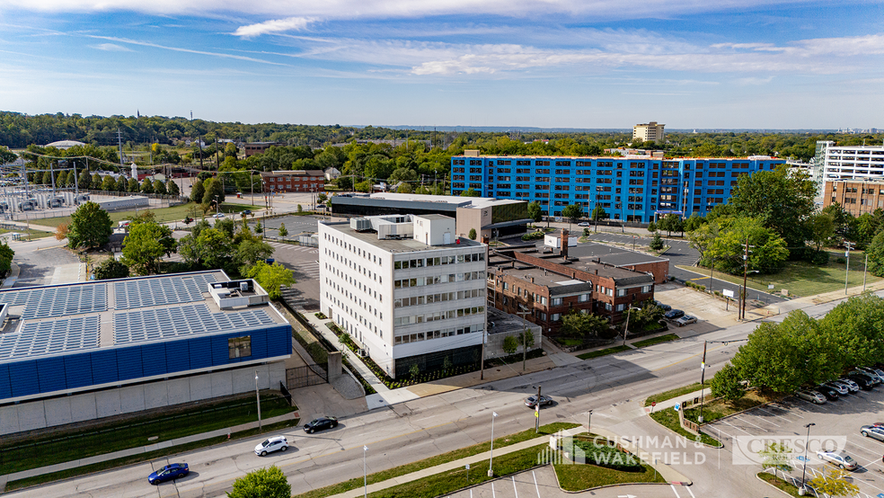 10900 Carnegie Ave, Cleveland, OH for lease - Building Photo - Image 3 of 10