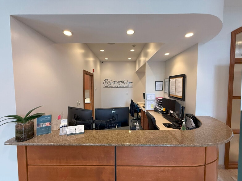 7971 Moorsbridge Rd, Portage, MI for sale - Interior Photo - Image 3 of 27