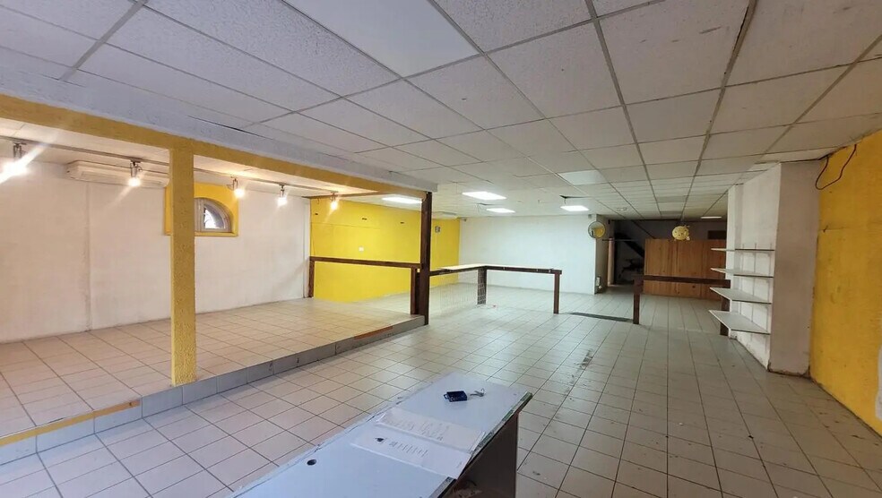 Retail in Montpellier for lease - Interior Photo - Image 2 of 3